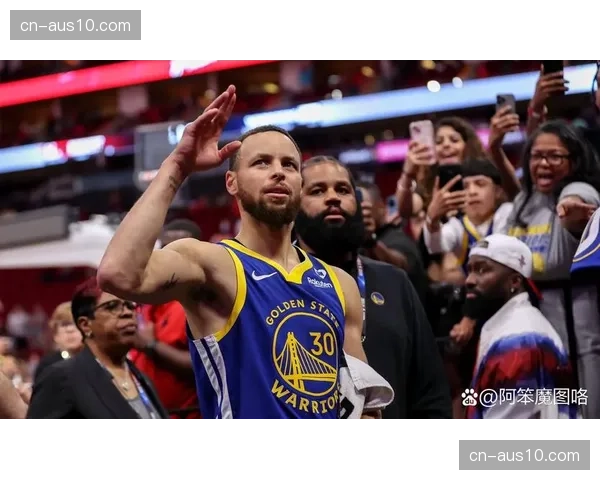 库里伤愈复出首战表现 勇士战术权重重新分配